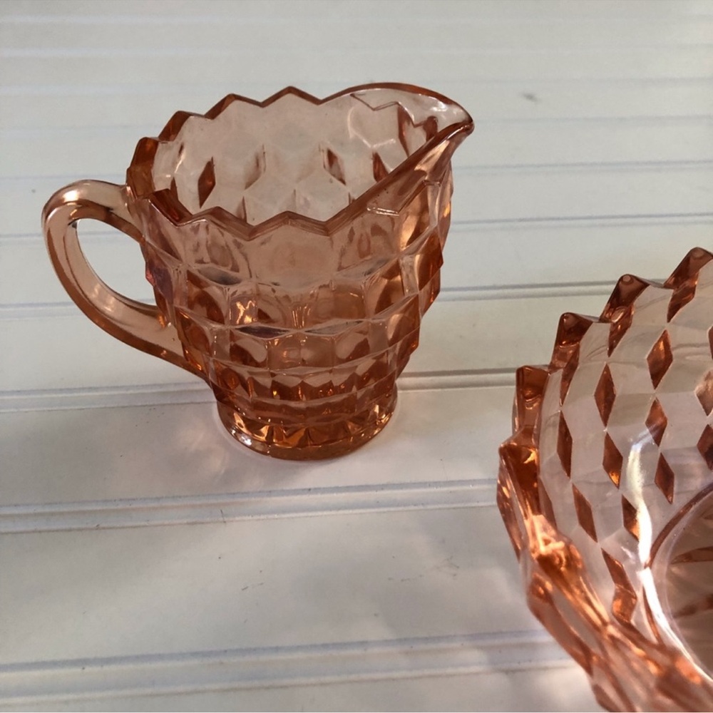 Vintage pink depression snack bowl and milk cream
Cup split bowl glassware - Picture 5 of 8